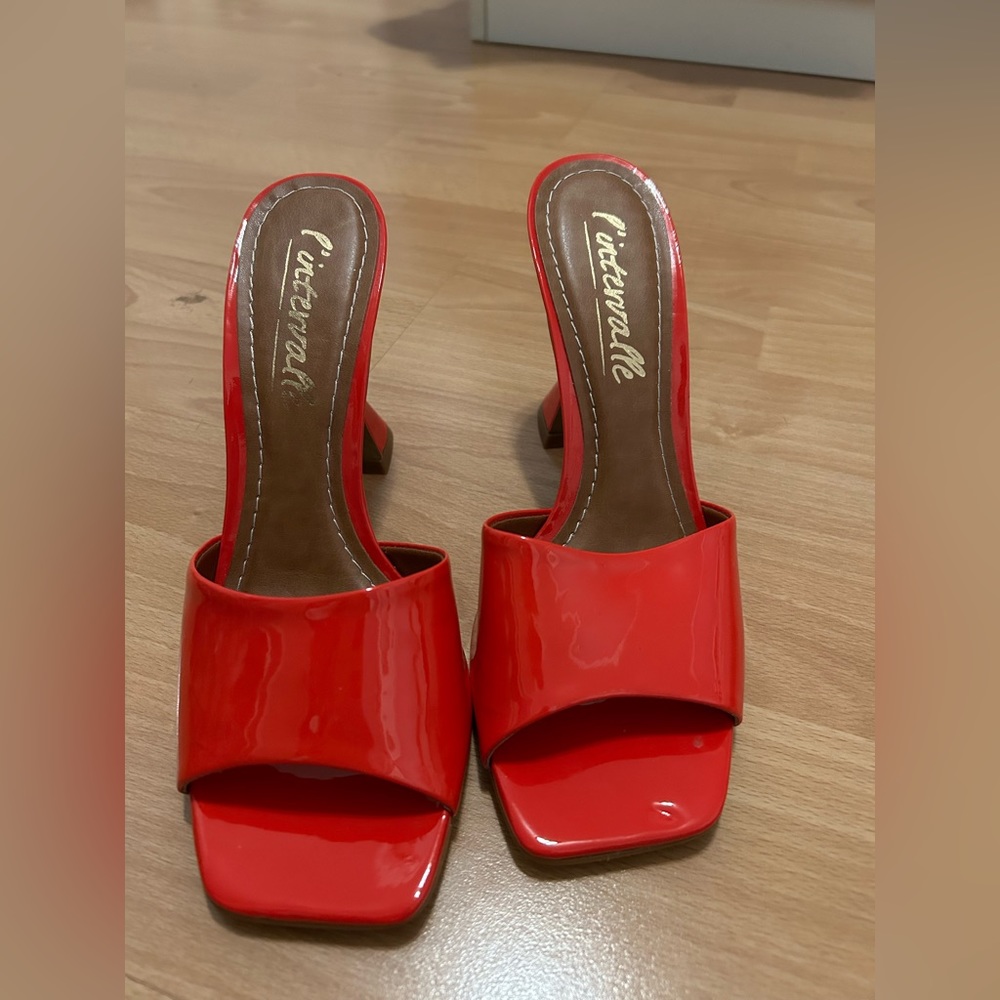 L’Intervalle Red Heels